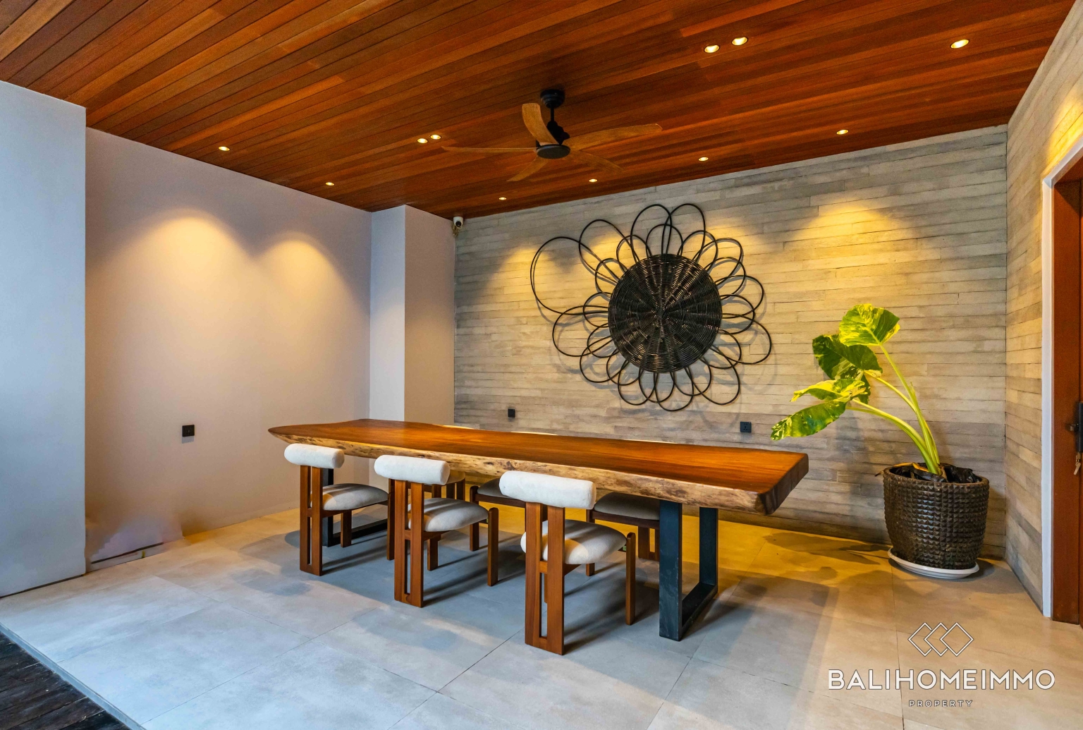 1-BEDROOM APARTMENT FOR RENT IN THE HEART OF BERAWA view 2