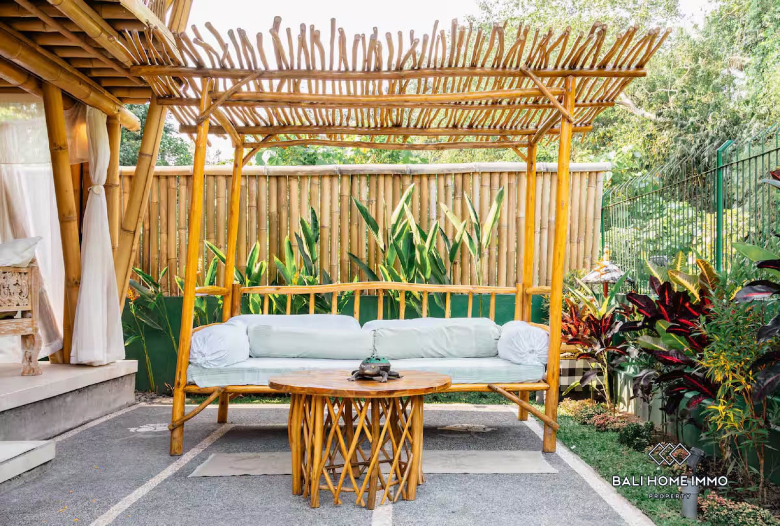 1 BEDROOM BAMBOO VILLA WITH RIVER AND JUNGLE VIEW FOR SALE IN SUKAWATI view 9