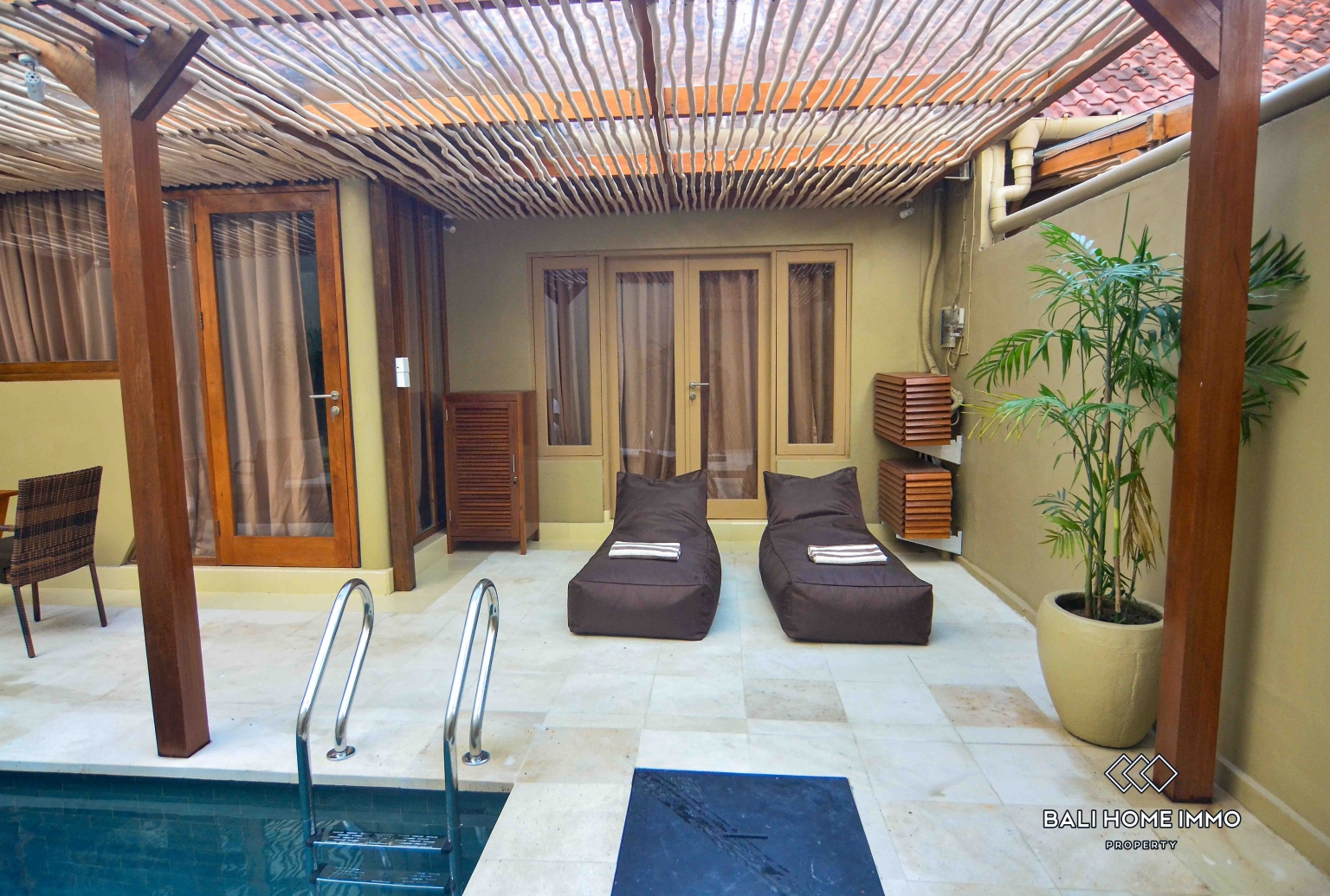 Vila 1 kamar dijual dengan status hak sewa dekat Pantai Double Six. view 2
