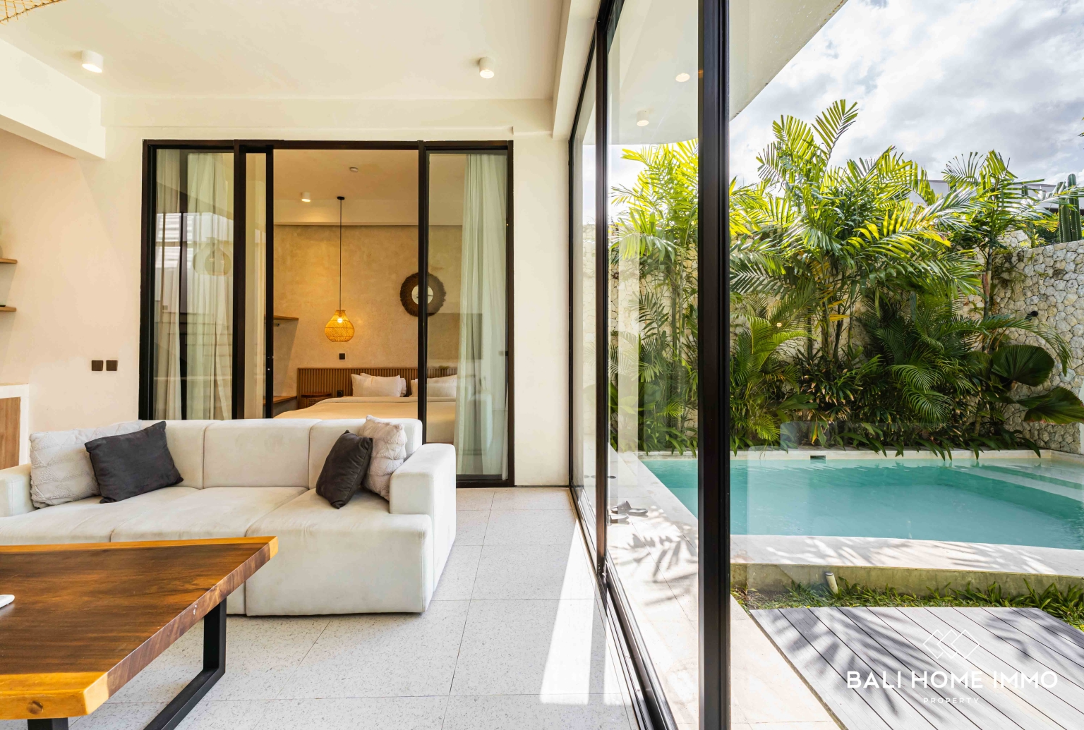 Villa moderne de 2 chambres à vendre à Bali Pererenan côté nord view 3