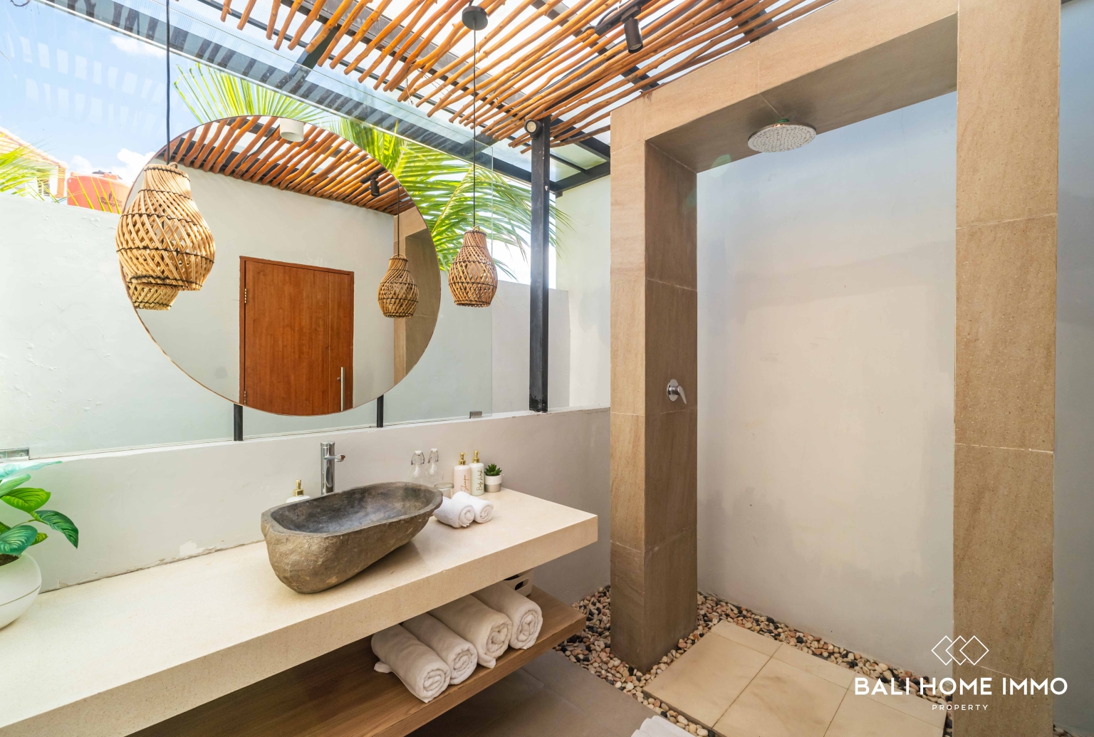 Villa moderne de 2 chambres à vendre à Bali Pererenan côté nord view 19