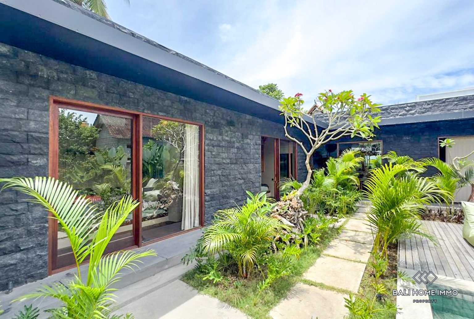 3 bedroom villa + 375 m² land for sale in Ubud view 2