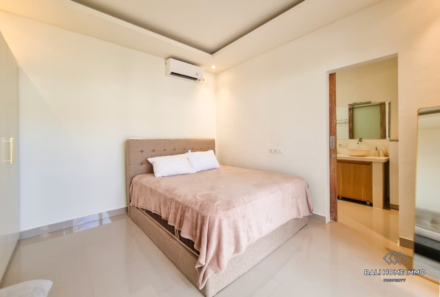 2 Bedroom Villa for Monthly Rental in Bali Canggu Residential Side view 9
