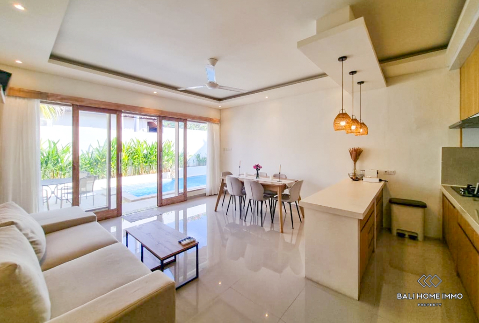 2 Bedroom Villa for Monthly Rental in Bali Canggu Residential Side view 2