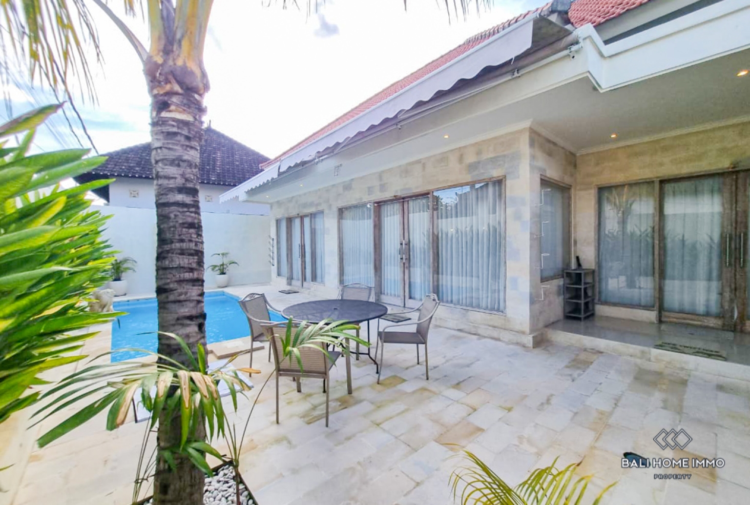2 Bedroom Villa for Monthly Rental in Bali Canggu Residential Side view 15
