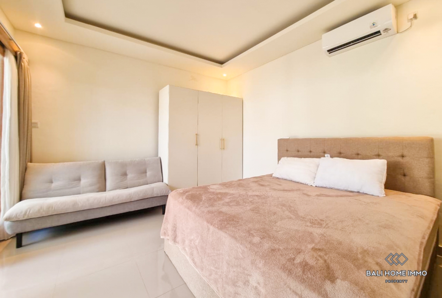 2 Bedroom Villa for Monthly Rental in Bali Canggu Residential Side view 8