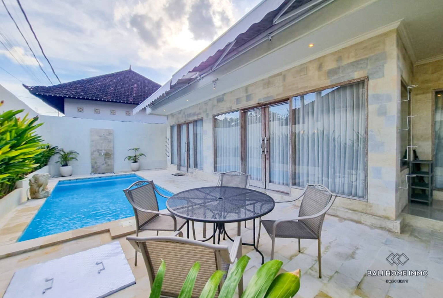 2 Bedroom Villa for Monthly Rental in Bali Canggu Residential Side view 14