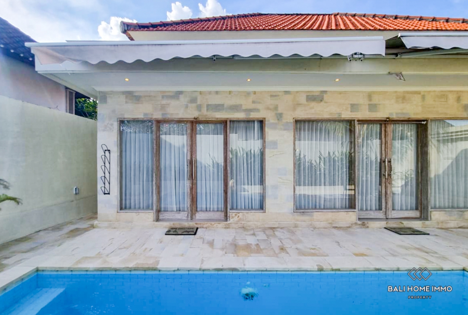 2 Bedroom Villa for Monthly Rental in Bali Canggu Residential Side view 13