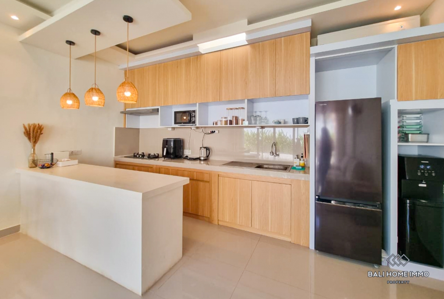 2 Bedroom Villa for Monthly Rental in Bali Canggu Residential Side view 7