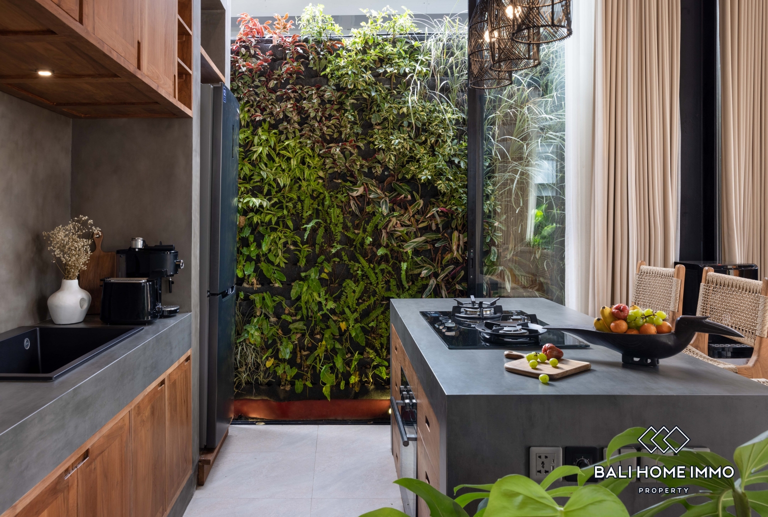 2 Bedroom Villa for Rent in Canggu Residential Side view 7