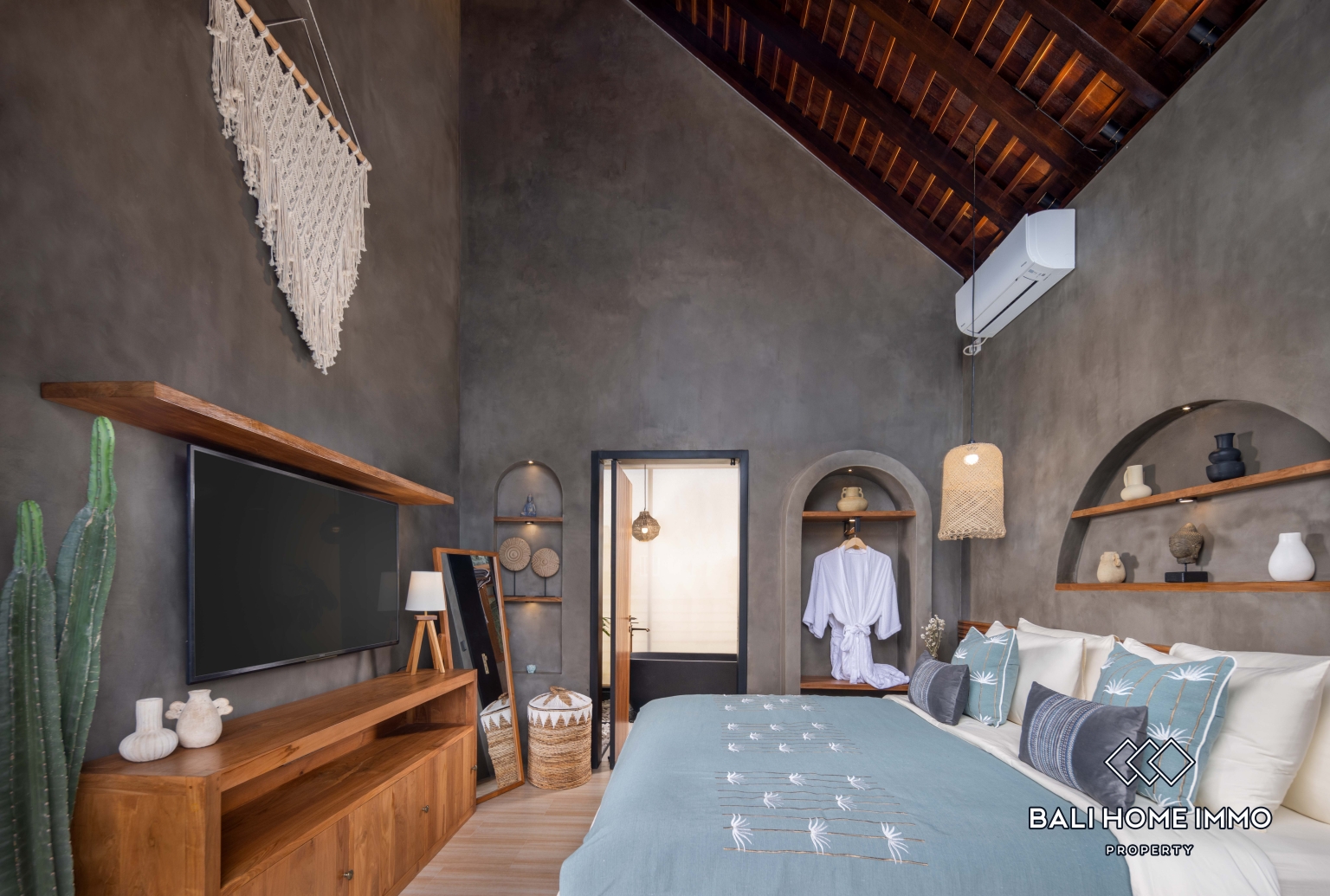 2 Bedroom Villa for Rent in Canggu Residential Side view 9