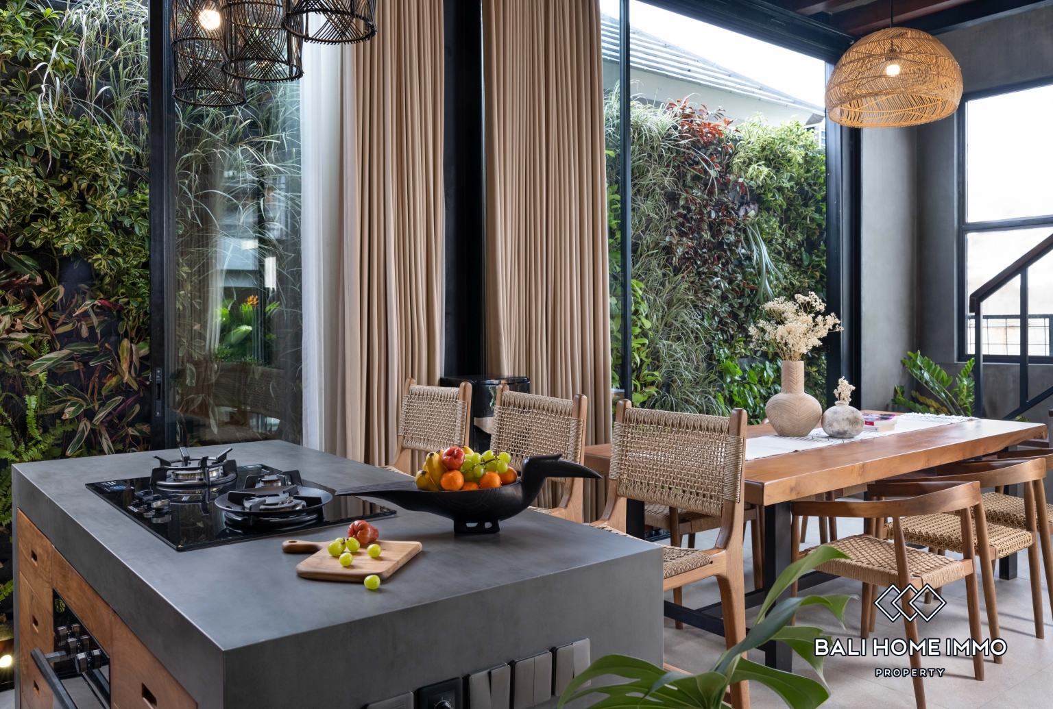 2 Bedroom Villa for Rent in Canggu Residential Side view 6