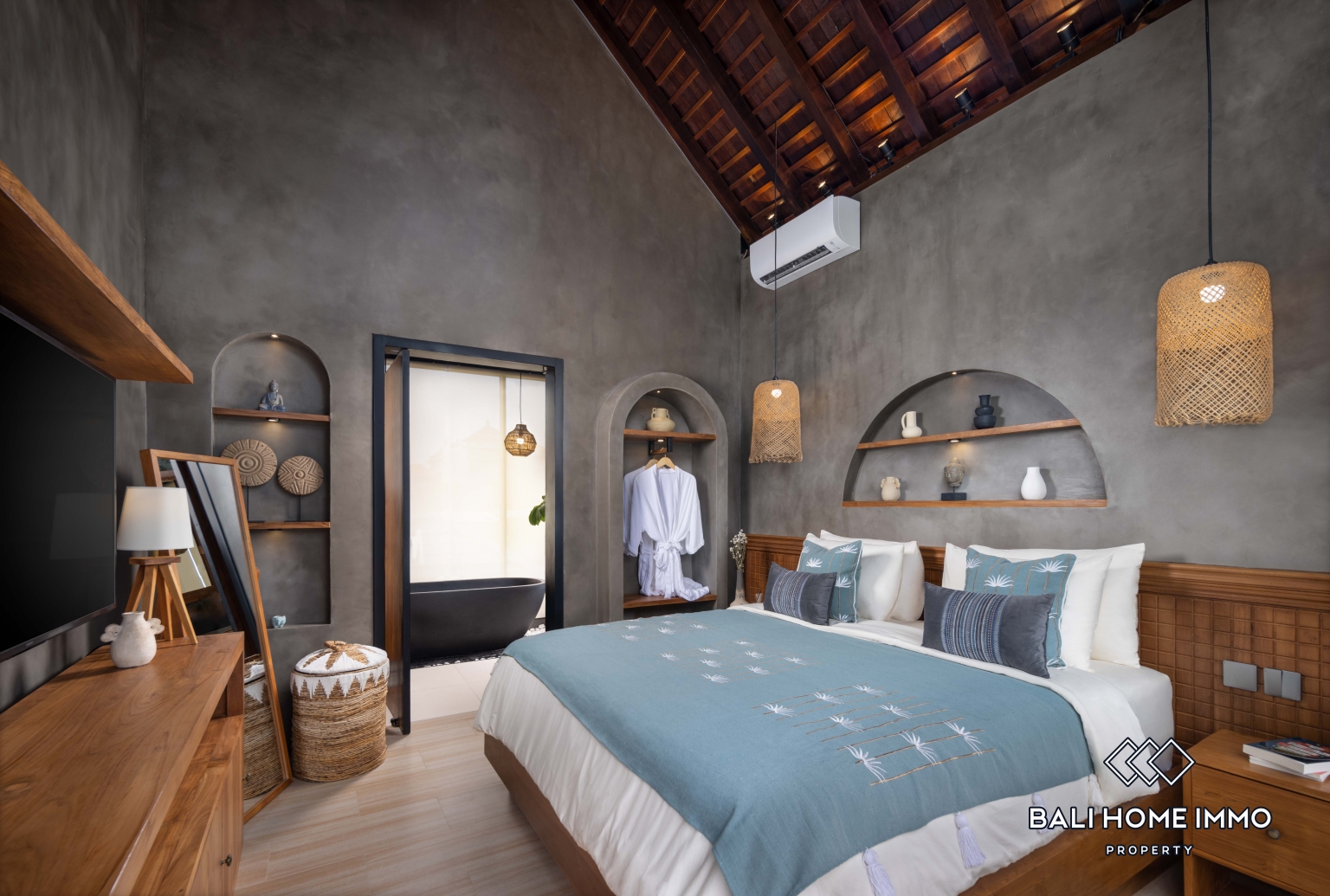 2 Bedroom Villa for Rent in Canggu Residential Side view 8