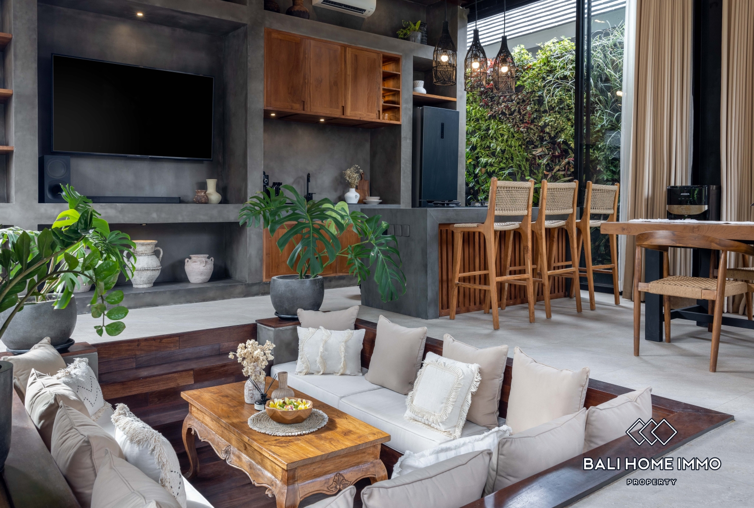 2 Bedroom Villa for Rent in Canggu Residential Side view 2