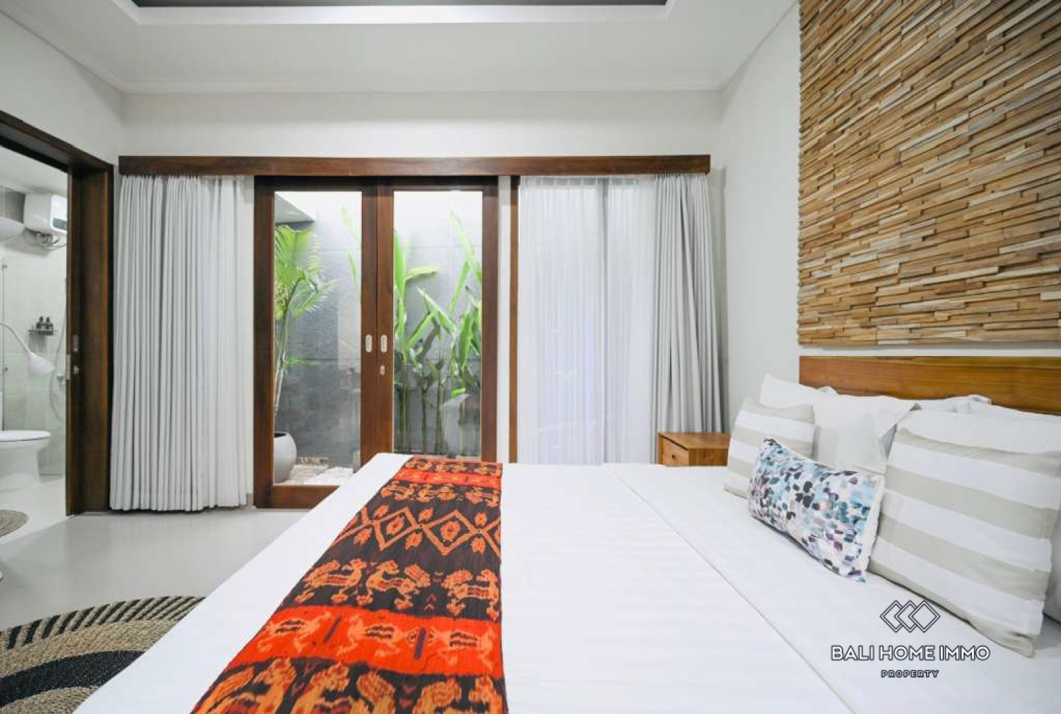 2 Bedroom Villa for Rent in Canggu Residential Side view 12