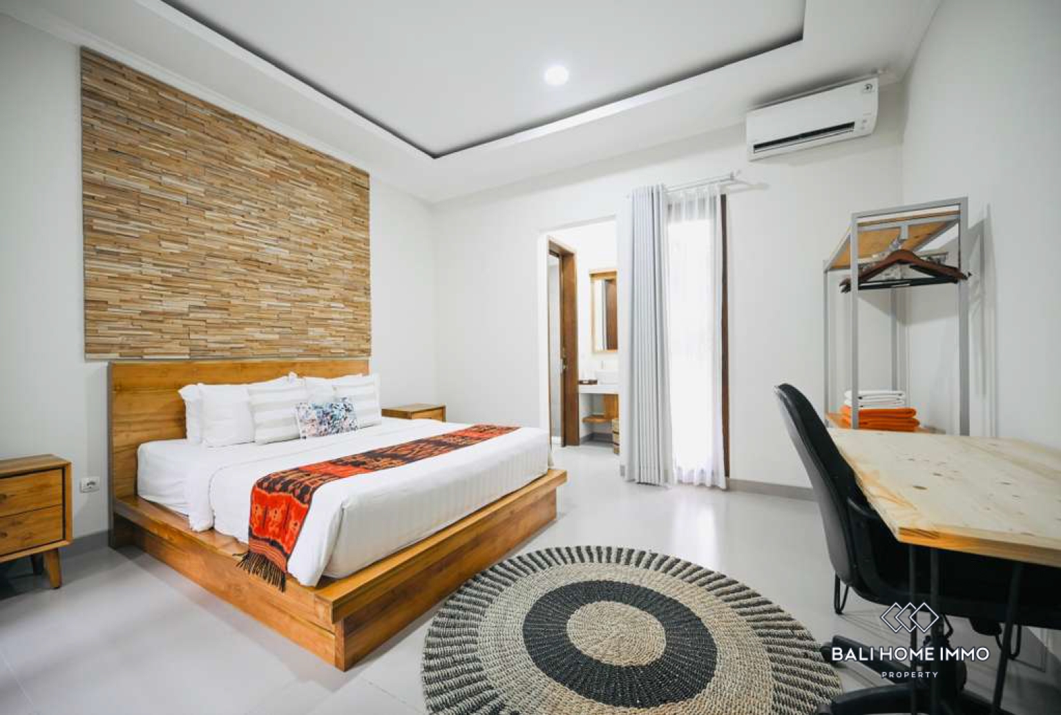 2 Bedroom Villa for Rent in Canggu Residential Side view 8