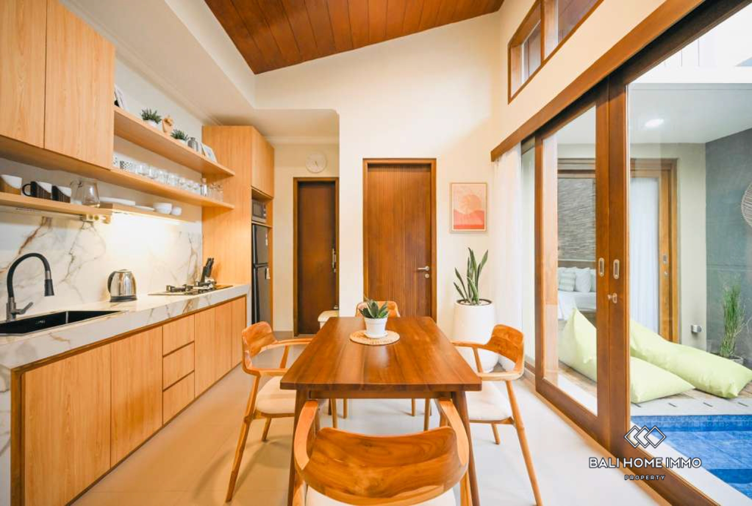 2 Bedroom Villa for Rent in Canggu Residential Side view 3