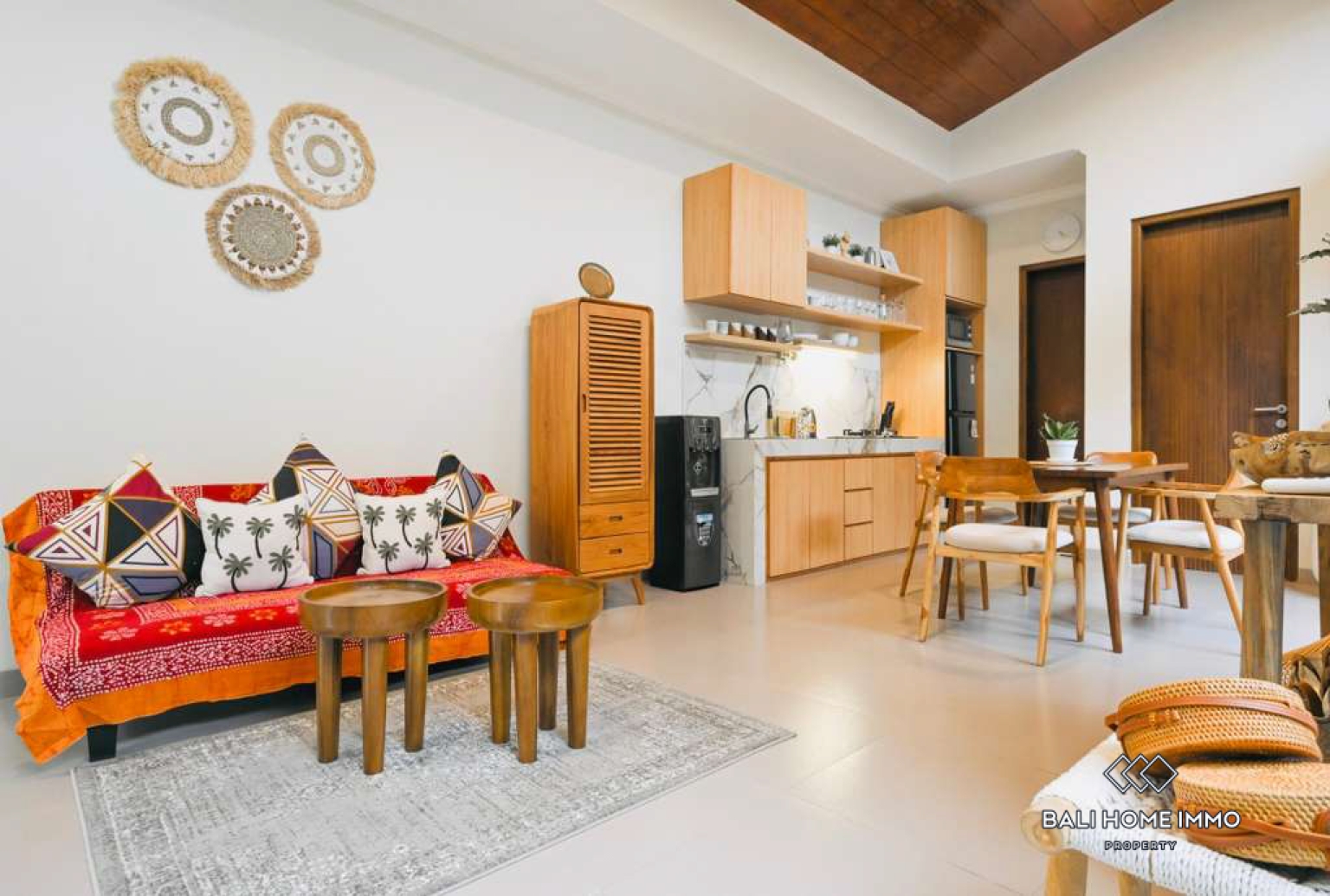 2 Bedroom Villa for Rent in Canggu Residential Side view 2