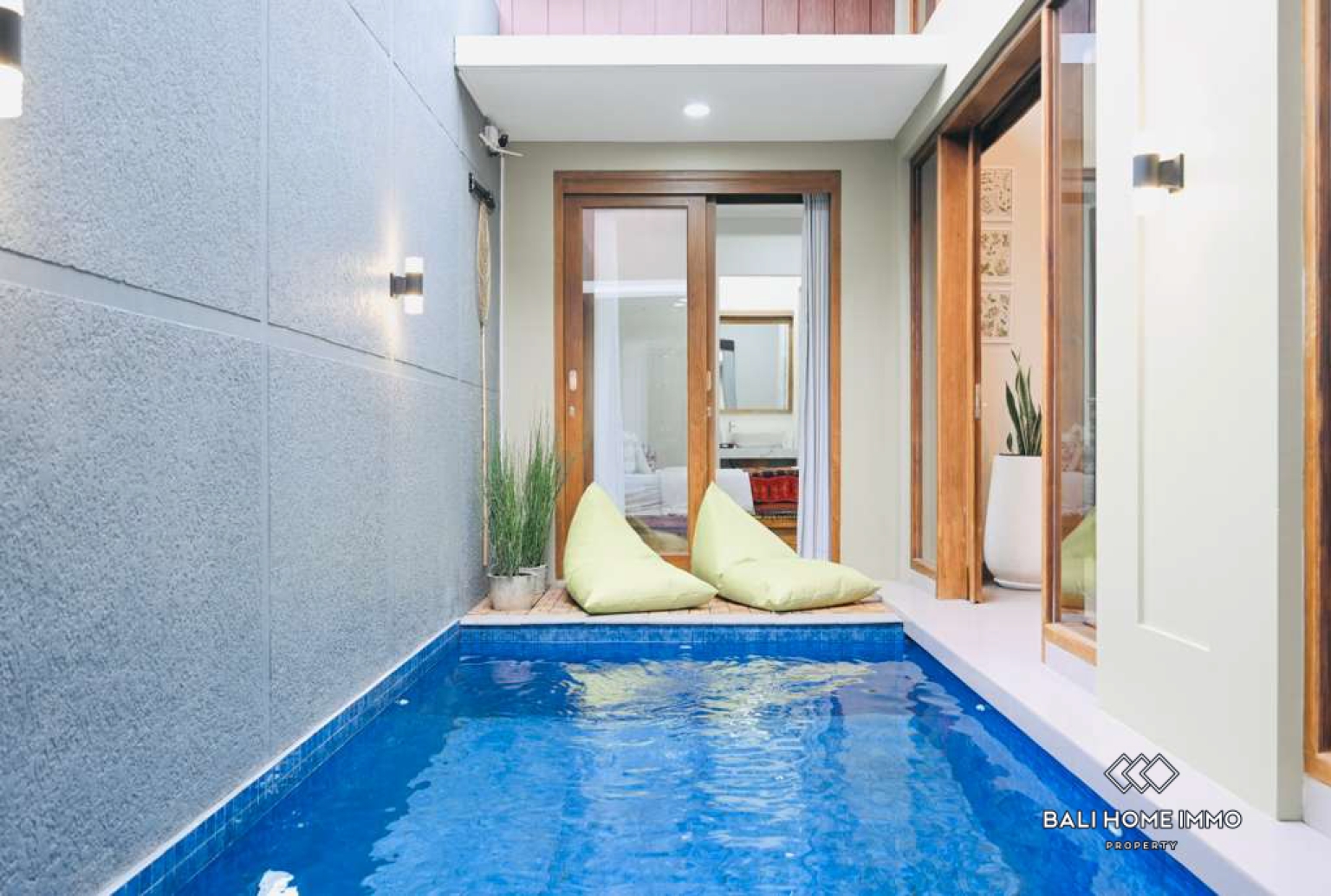 2 Bedroom Villa for Rent in Canggu Residential Side view 17