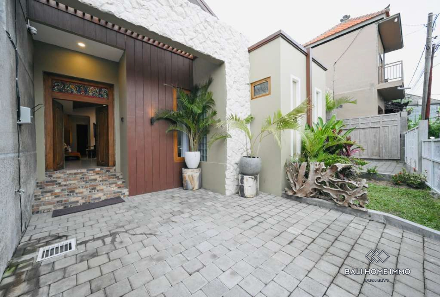 2 Bedroom Villa for Rent in Canggu Residential Side view 18