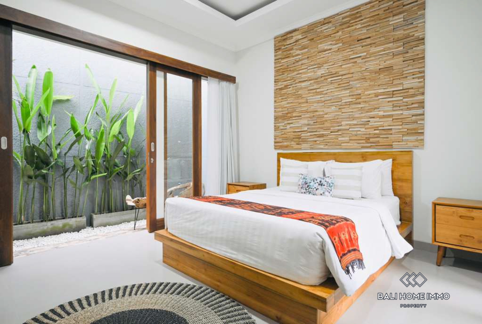 2 Bedroom Villa for Rent in Canggu Residential Side view 7