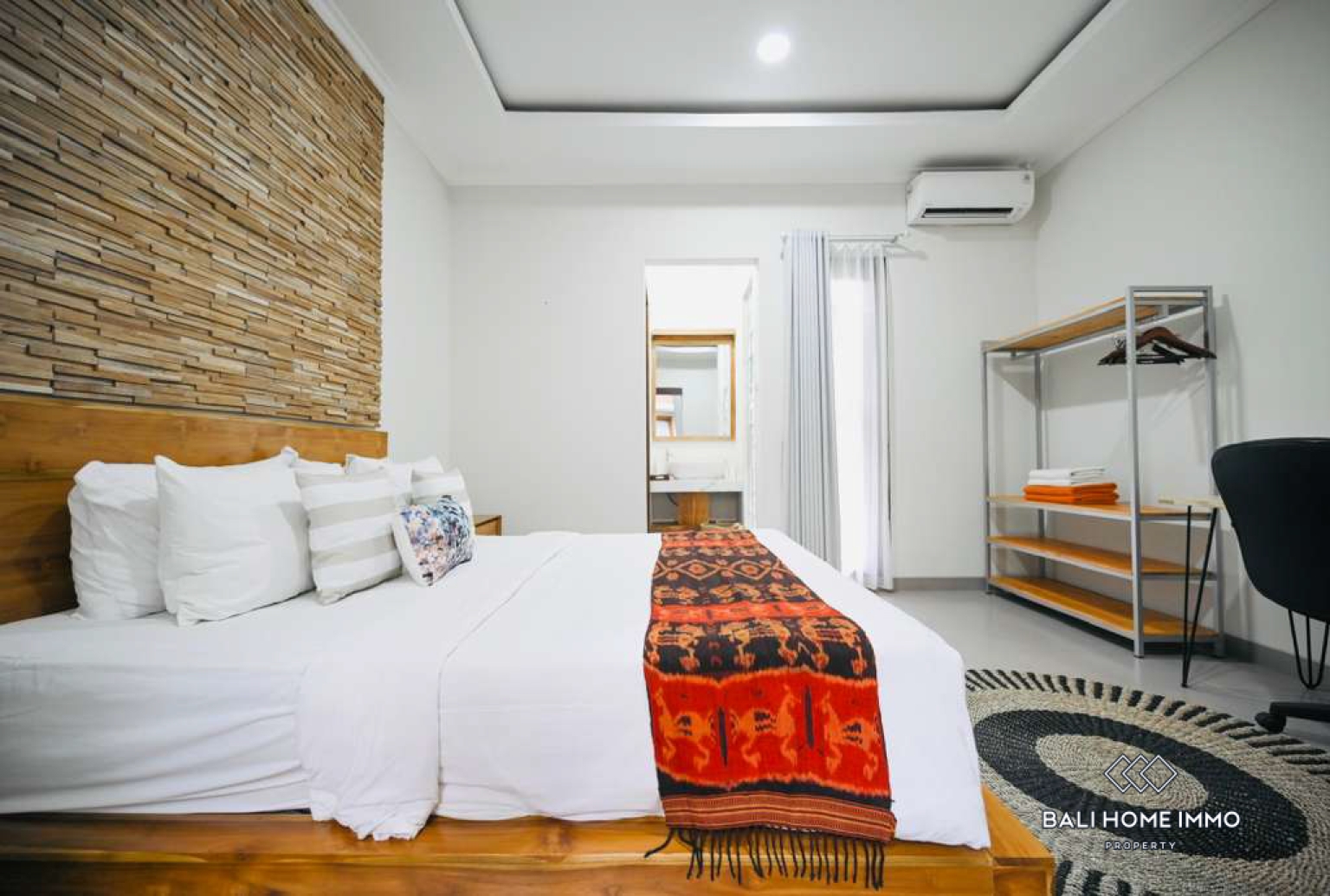 2 Bedroom Villa for Rent in Canggu Residential Side view 10