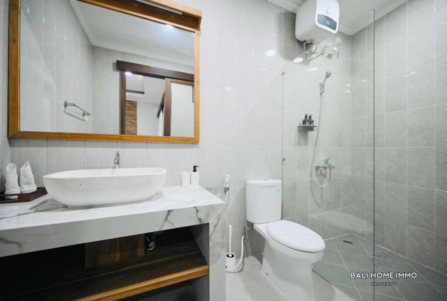 2 Bedroom Villa for Rent in Canggu Residential Side view 14