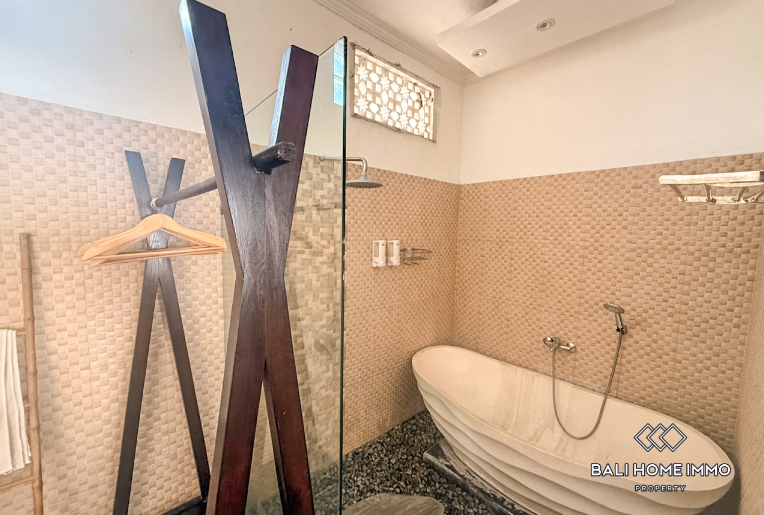 2 Bedroom Villa for Rent in Pererenan North Side view 12