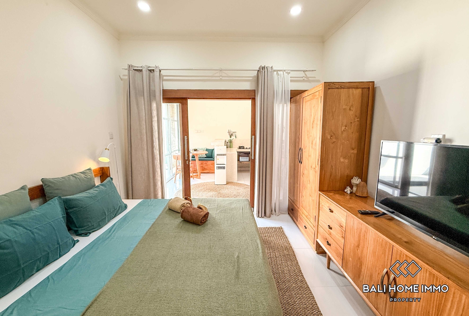 2 Bedroom Villa For Rent in Pererenan Beachside view 8