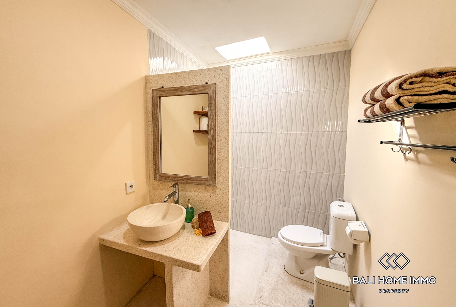 2 Bedroom Villa For Rent in Pererenan Beachside view 11