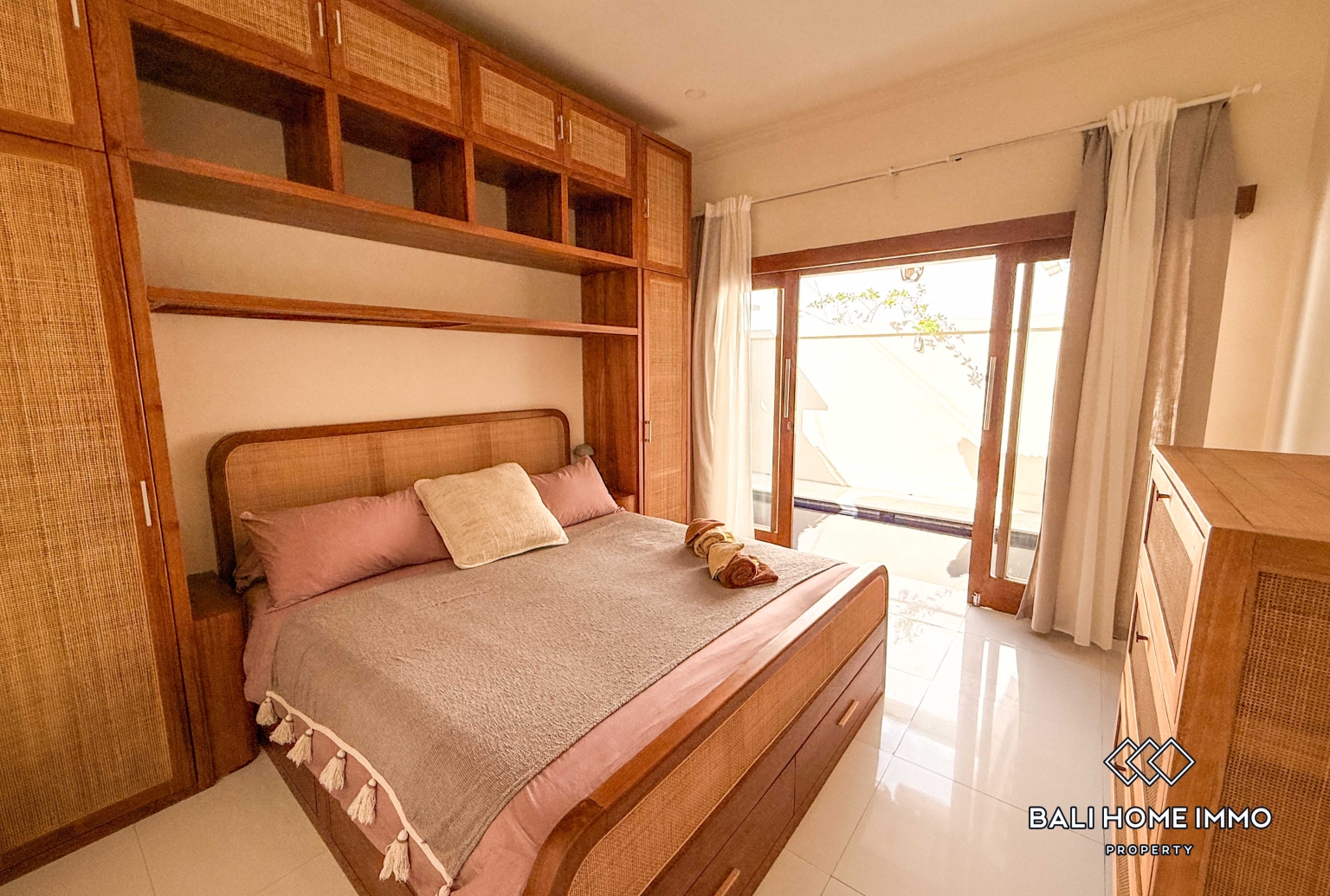 2 Bedroom Villa For Rent in Pererenan Beachside view 10