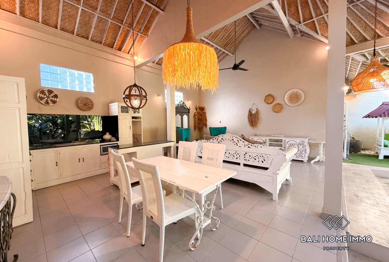 2  Bedroom Villa For Rent in Seminyak Oberoi view 3