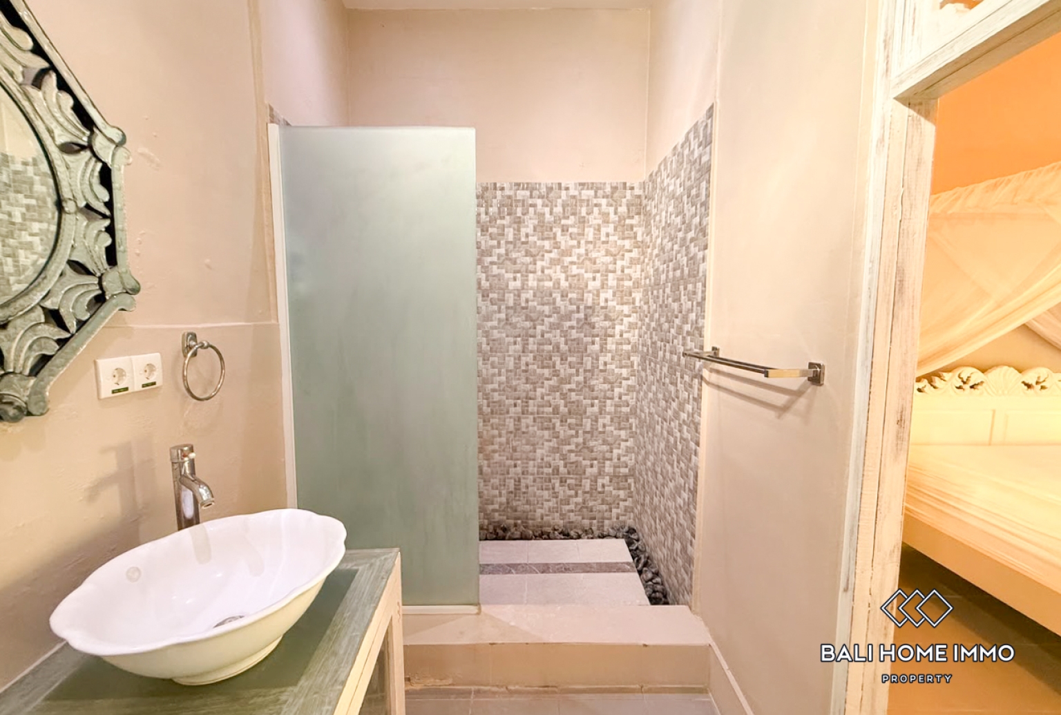 2  Bedroom Villa For Rent in Seminyak Oberoi view 11