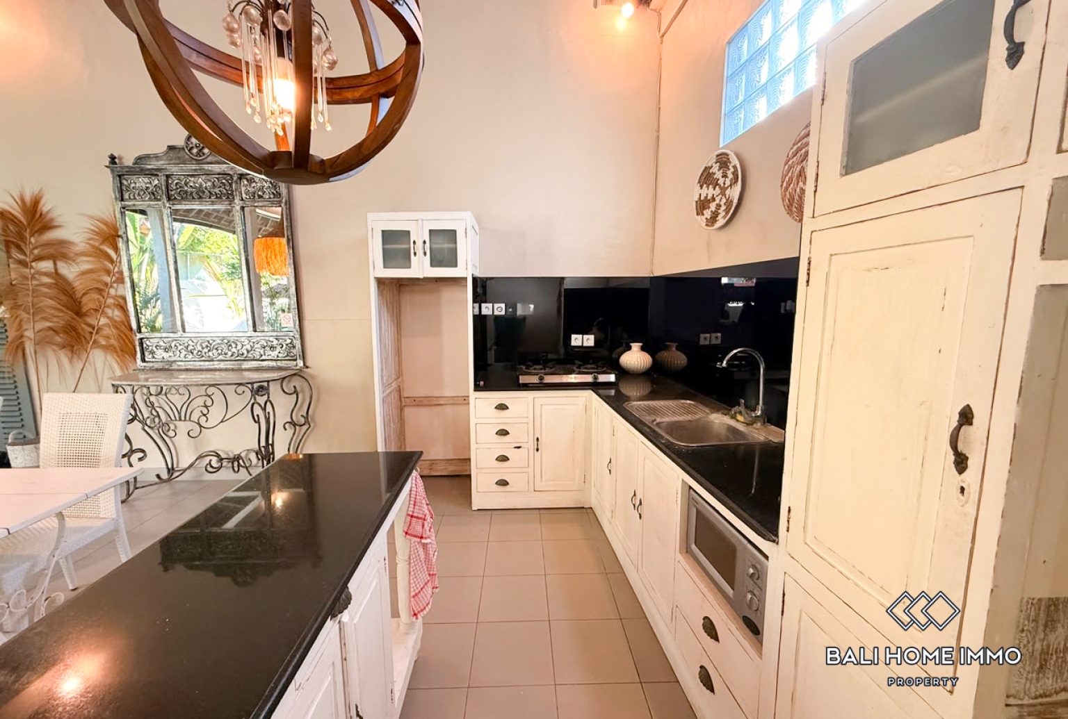 2  Bedroom Villa For Rent in Seminyak Oberoi view 4