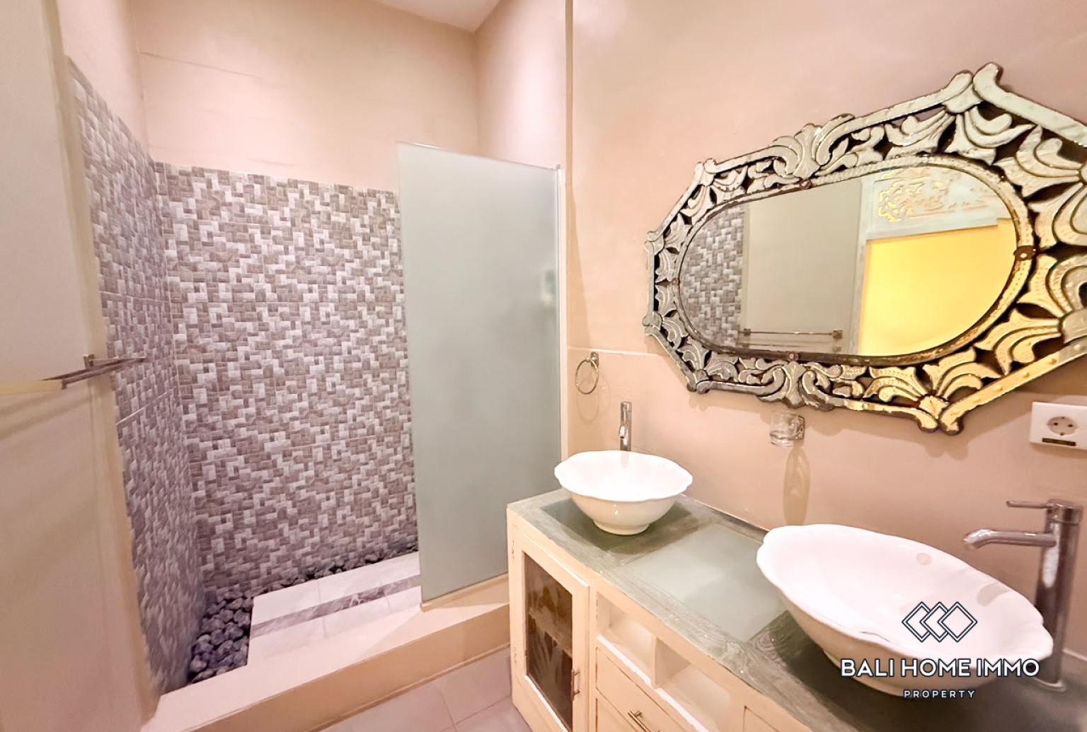 2  Bedroom Villa For Rent in Seminyak Oberoi view 8