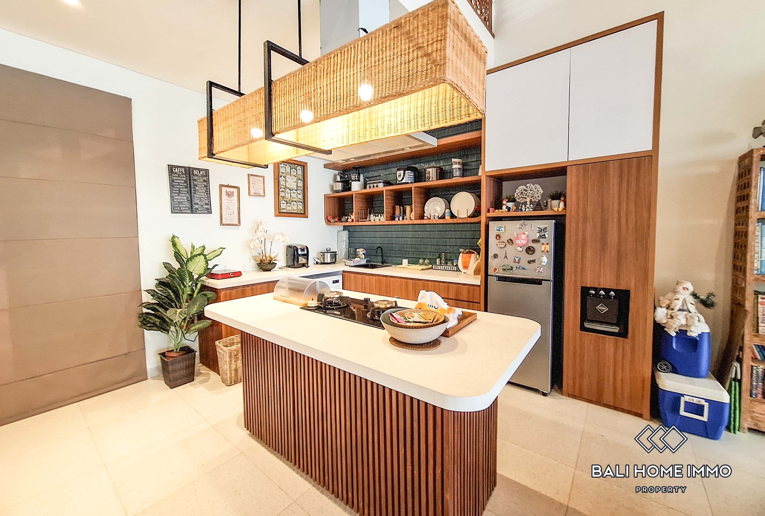 2 Bedroom Villa for Rent in Seminyak Residential Side view 4