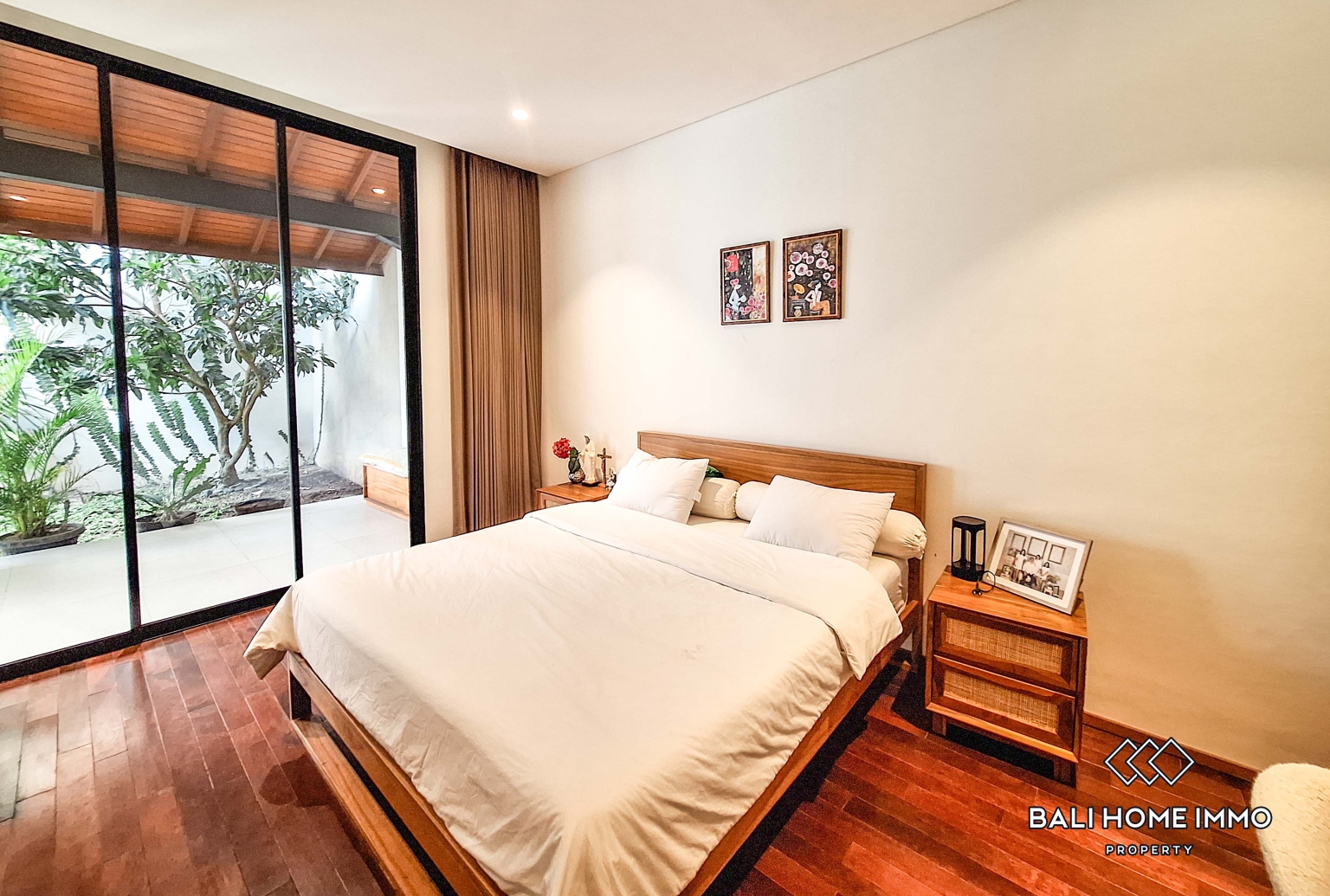 2 Bedroom Villa for Rent in Seminyak Residential Side view 8