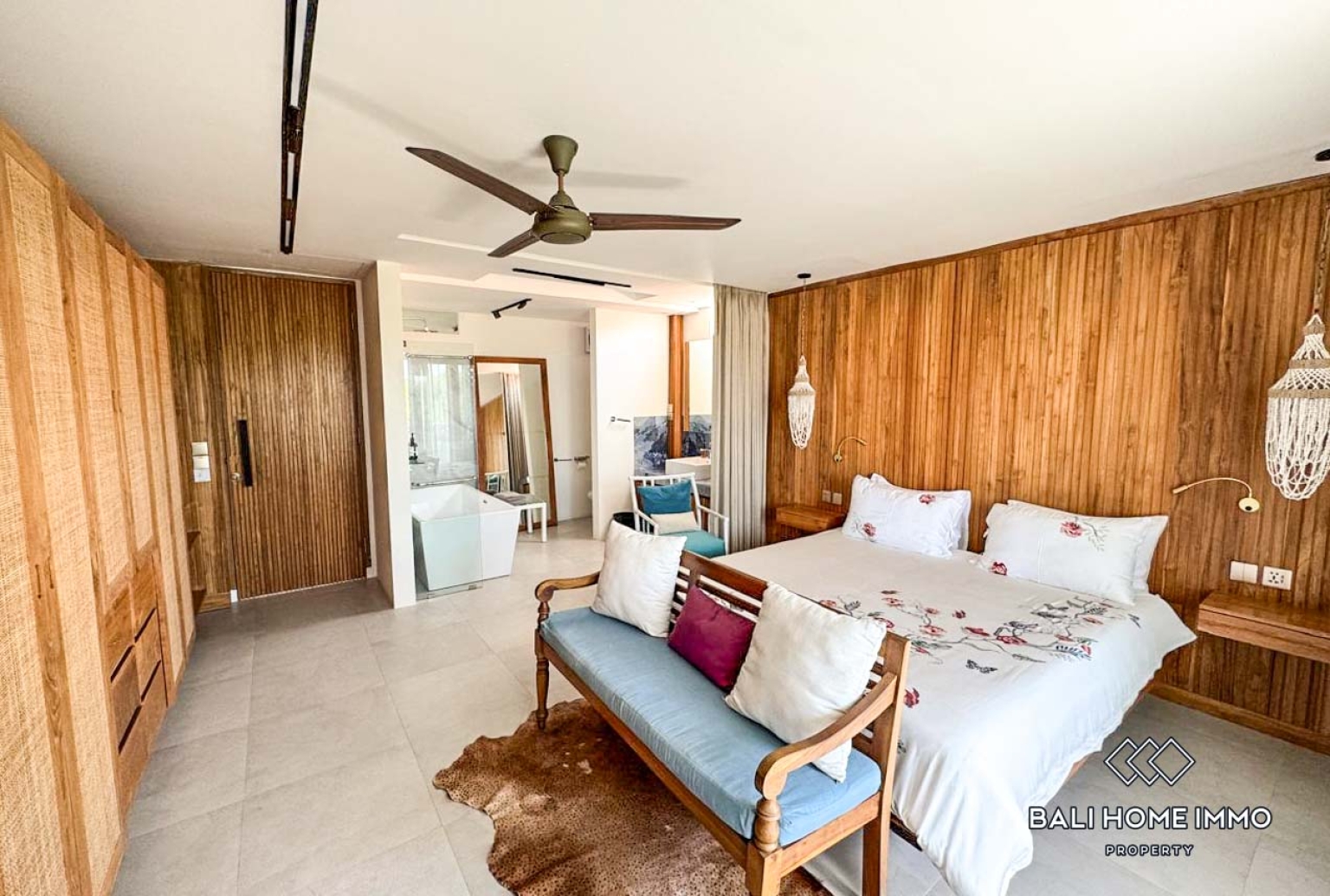 2 Bedroom Villa for Rent in Seminyak Residential Side view 7