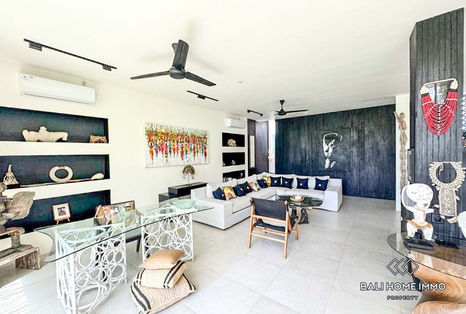 2 Bedroom Villa for Rent in Seminyak Residential Side view 3