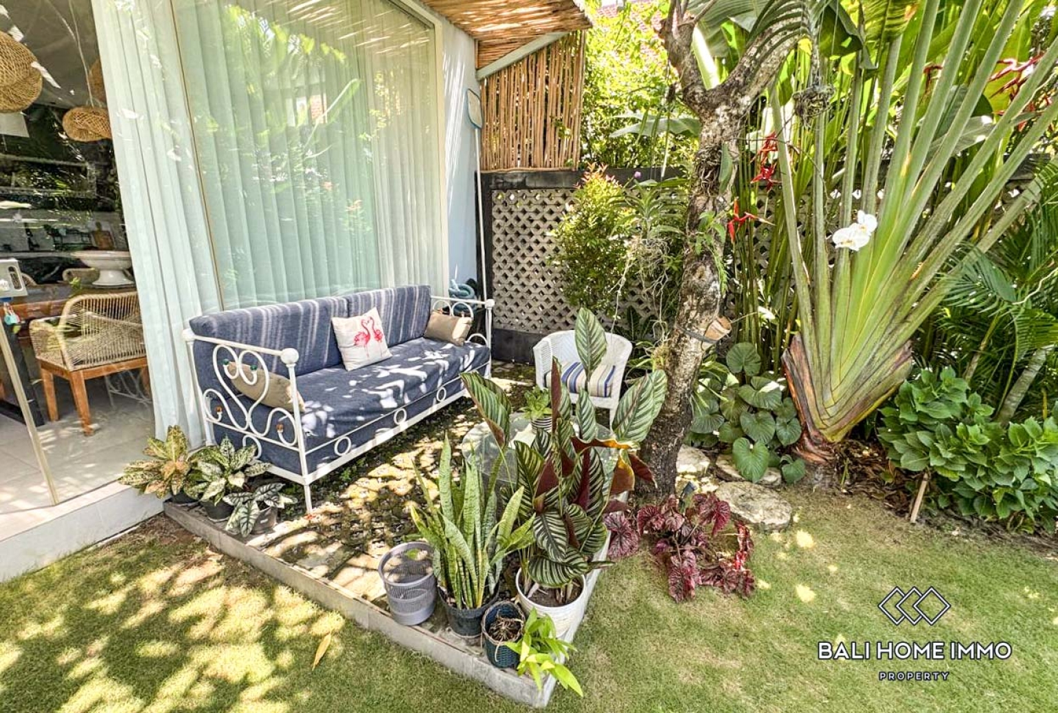 2 Bedroom Villa for Rent in Seminyak Residential Side view 2