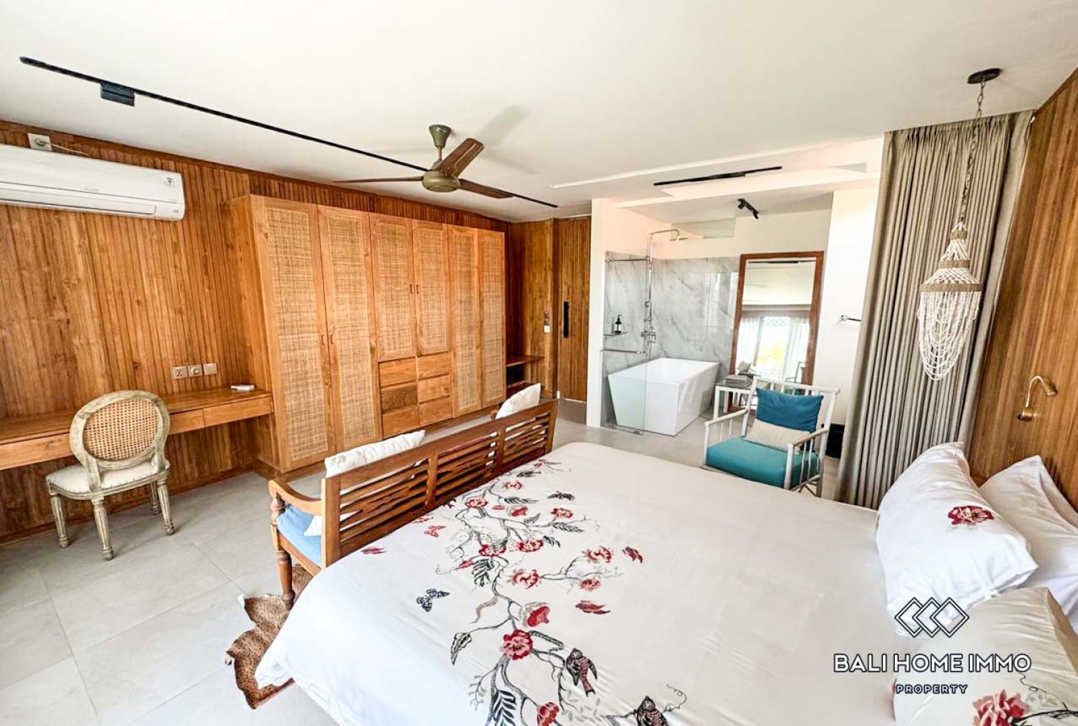 2 Bedroom Villa for Rent in Seminyak Residential Side view 8