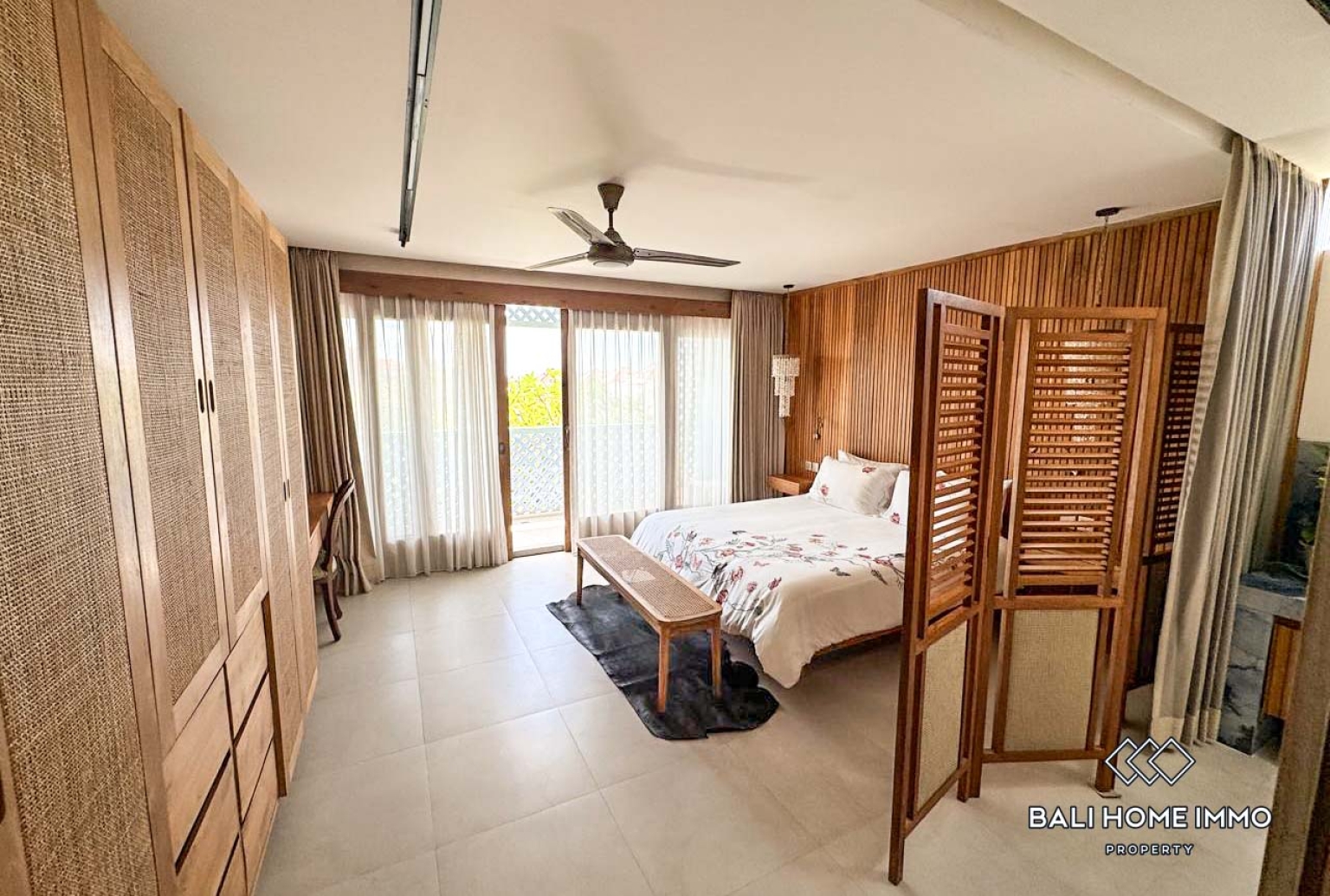 2 Bedroom Villa for Rent in Seminyak Residential Side view 5
