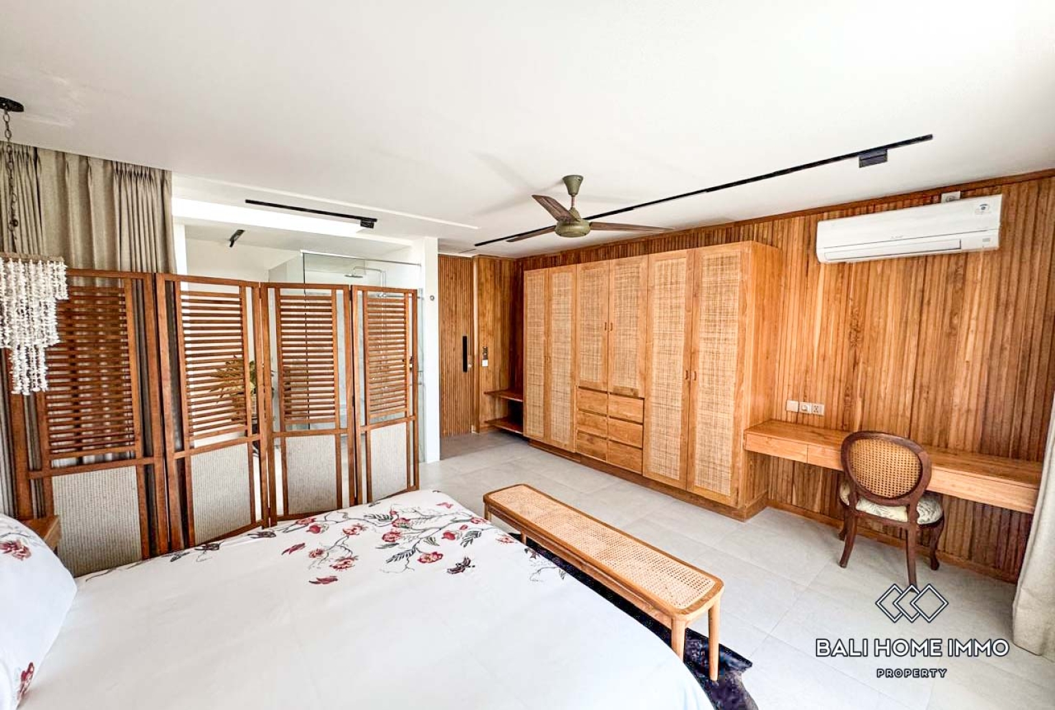 2 Bedroom Villa for Rent in Seminyak Residential Side view 6