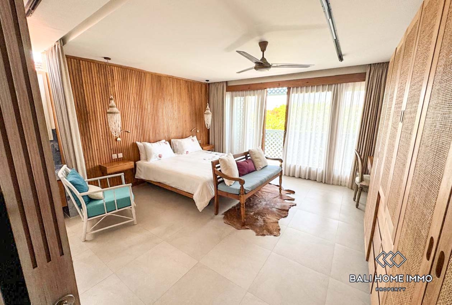 2 Bedroom Villa for Rent in Seminyak Residential Side view 9