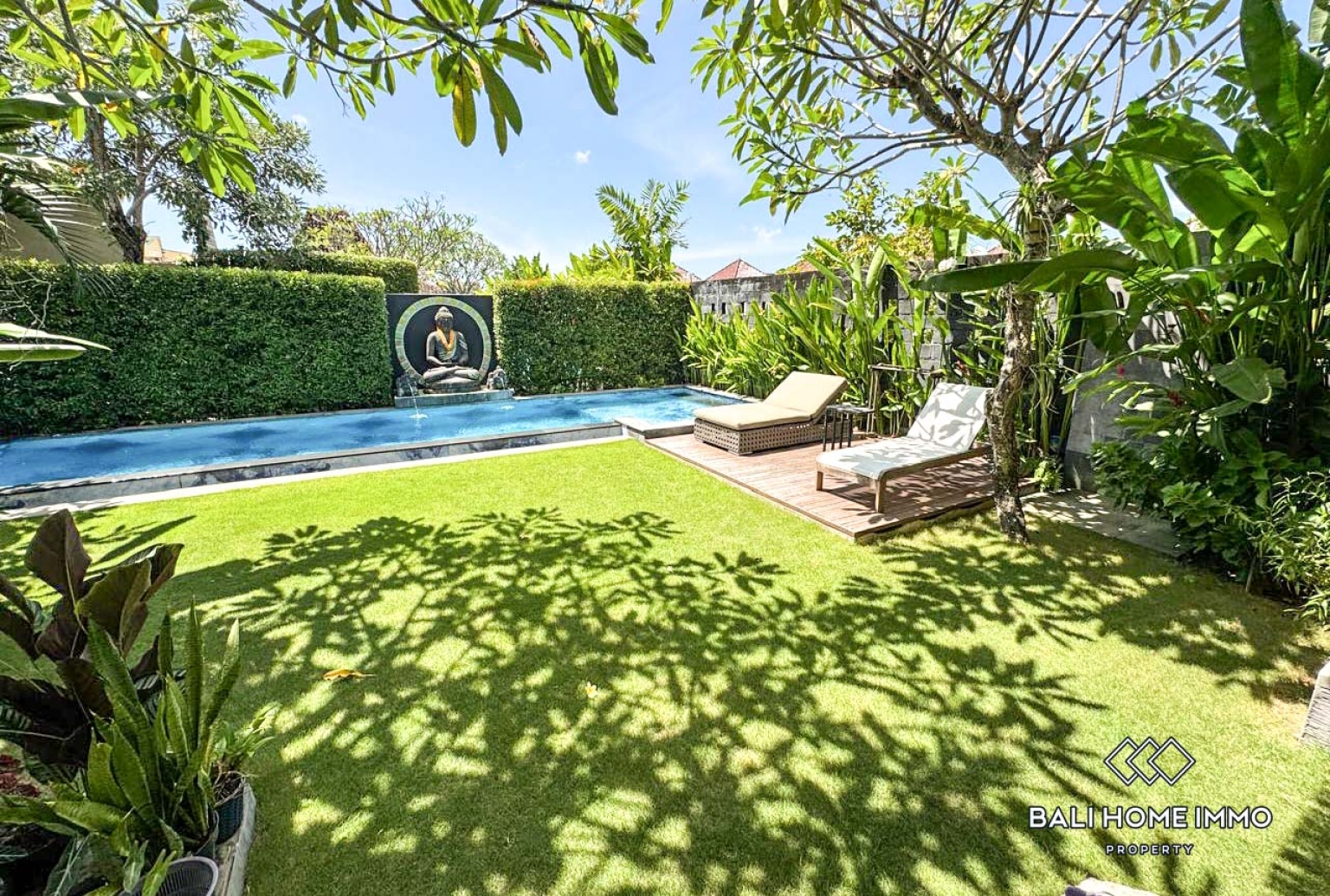2 Bedroom Villa for Rent in Seminyak Residential Side view 16