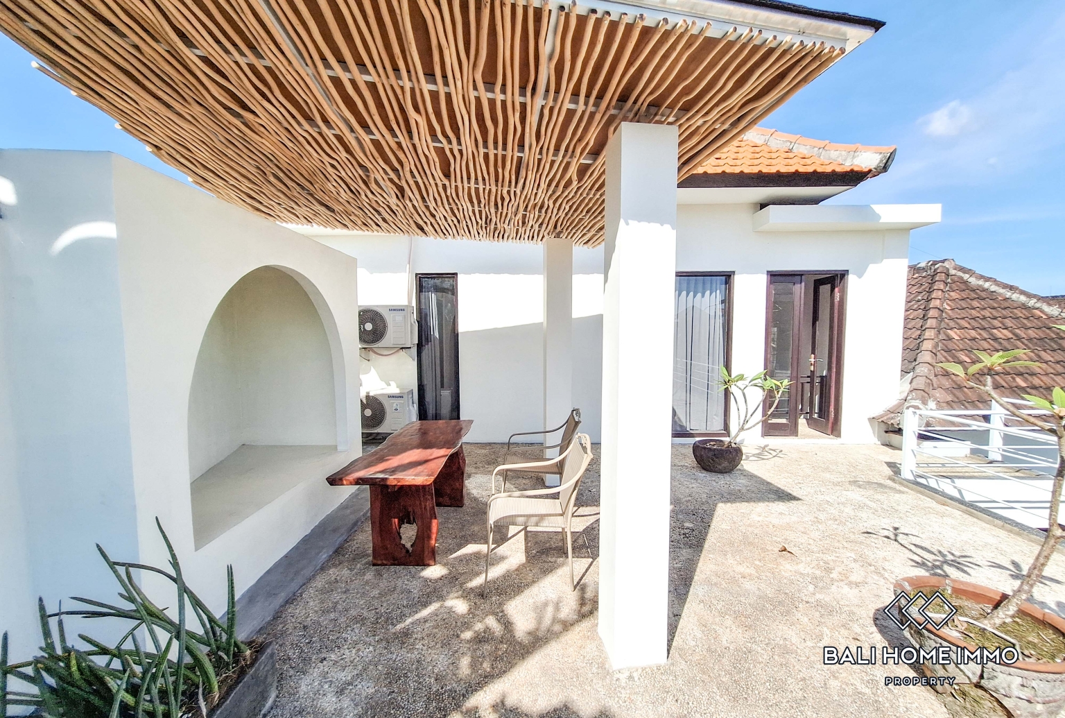 2 Bedroom Villa for Rent in Seminyak Residential Side view 9