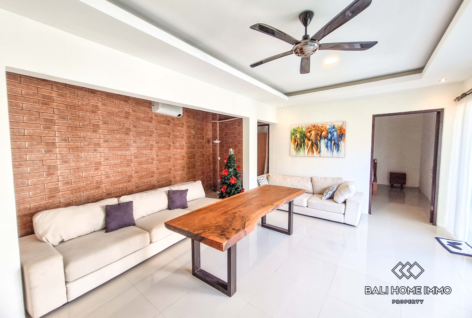 2 Bedroom Villa for Rent in Seminyak Residential Side view 3
