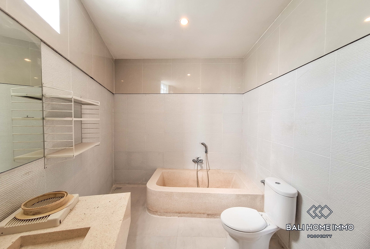 2 Bedroom Villa for Rent in Seminyak Residential Side view 8