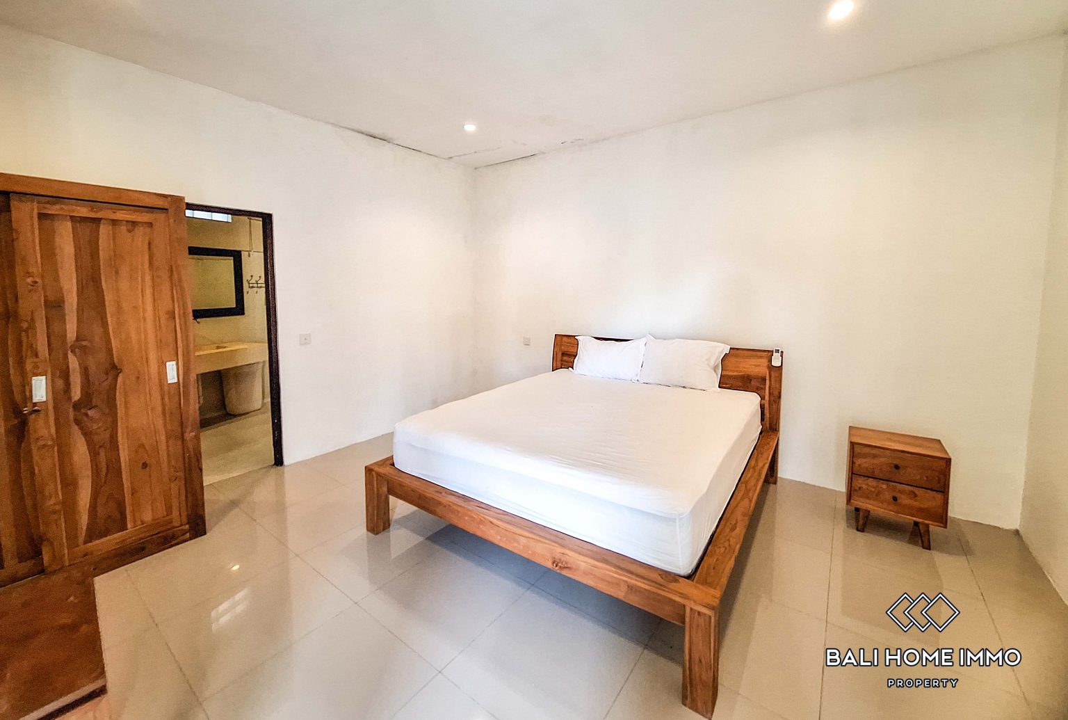 2 Bedroom Villa for Rent in Seminyak Residential Side view 5