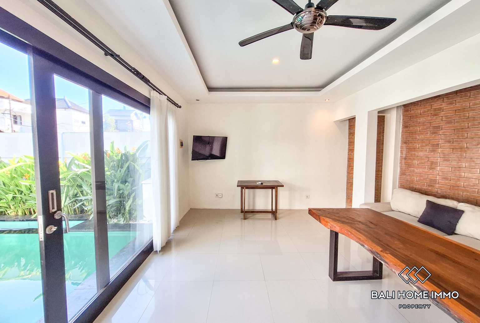 2 Bedroom Villa for Rent in Seminyak Residential Side view 4